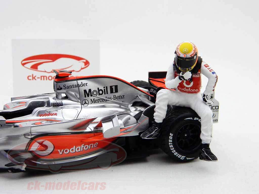 L. Hamilton driver figure formula one 2011 sitting 1:18 TopMo