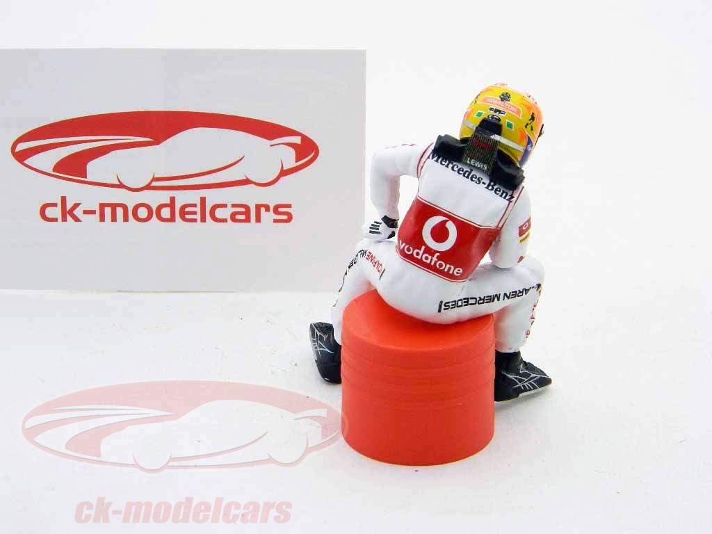 L. Hamilton driver figure formula one 2011 sitting 1:18 TopMo