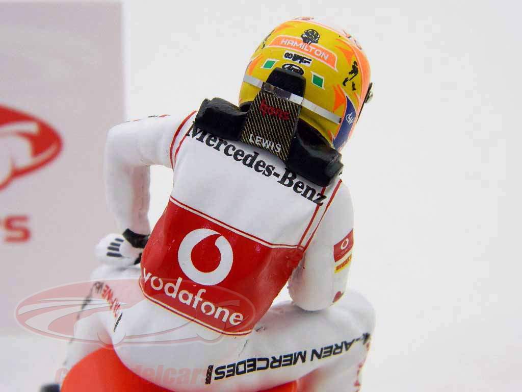 L. Hamilton driver figure formula one 2011 sitting 1:18 TopMo
