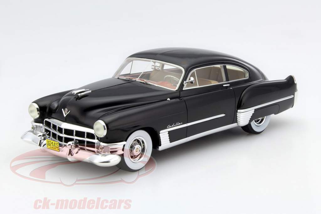 Cadillac Serie 62 Club Coupe año 1949 negro 1:24 Neo