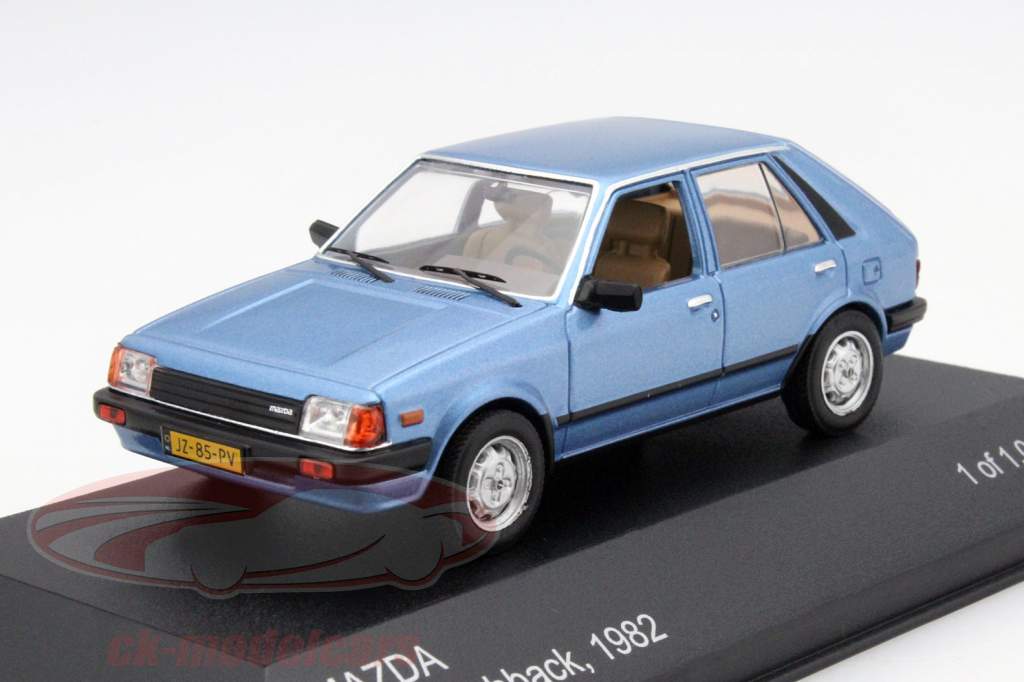 Mazda 323 Hatchback år 1982 blå 1:43 WhiteBox