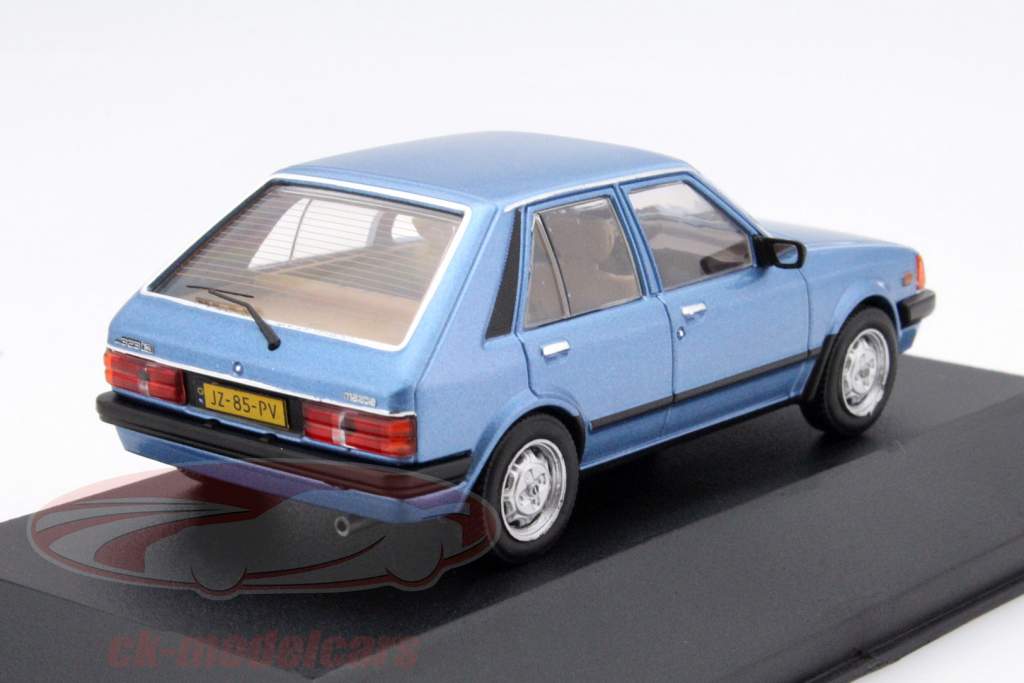 Mazda 323 Hatchback 年 1982 ブルー 1:43 WhiteBox
