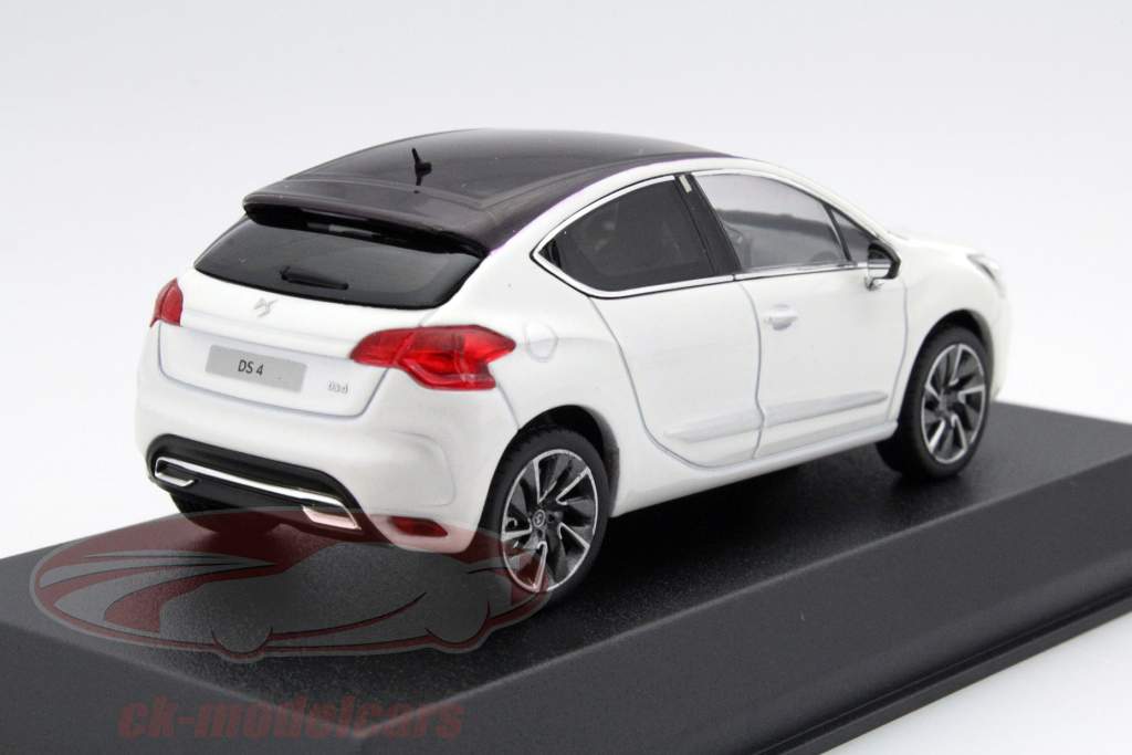 Citroen DS 4 год 2015 белый 1:43 Norev