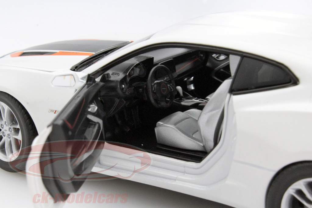 Chevrolet Camaro Indianapolis 500 Pace Car 2016 1:24 Greenlight