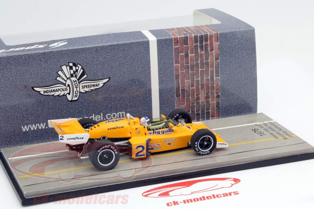 Johnny Rutherford McLaren M16C #2 winnaar Indy 500 1976 1:43 Spark