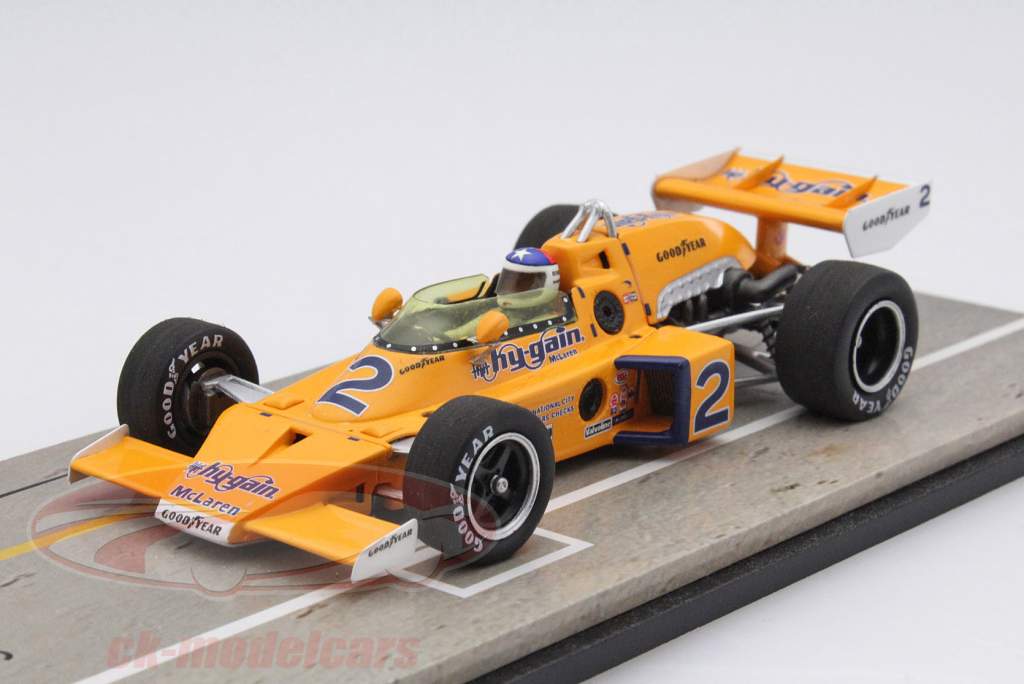 Johnny Rutherford McLaren M16C #2 winnaar Indy 500 1976 1:43 Spark
