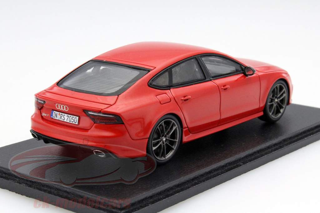 Audi RS7 jaar 2015 rood 1:43 Spark