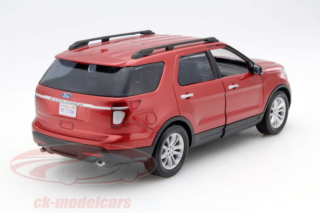 Ford Explorer XLT Year 2015 red 1:18 MotorMax