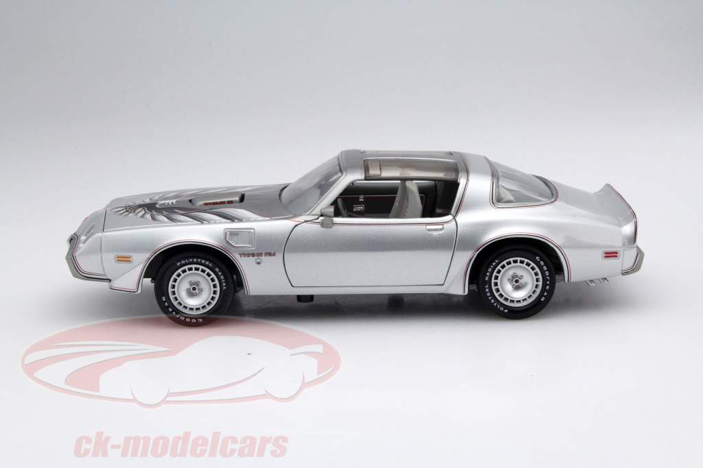 Pontiac Firebird T/A Movie Joe Dirt 2001 silver 1:18 Greenlight