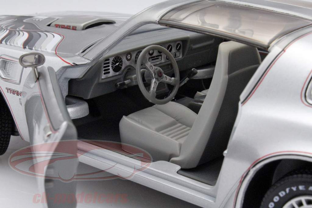 Pontiac Firebird T/A Movie Joe Dirt 2001 silver 1:18 Greenlight