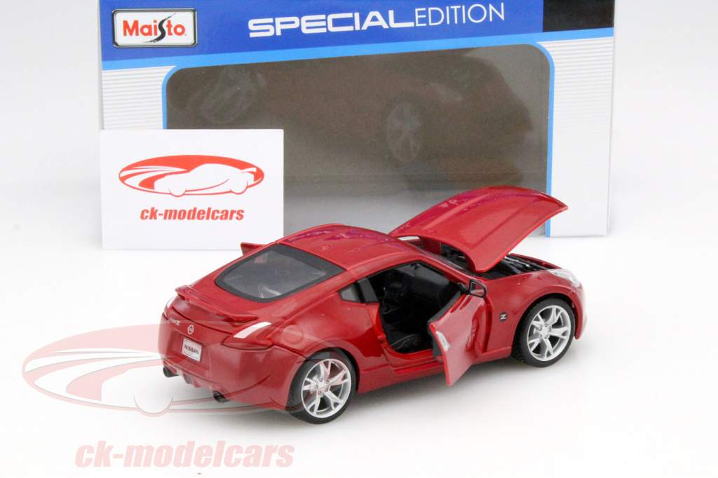 Nissan 370 Z Year 2009 red 1:24 Maisto
