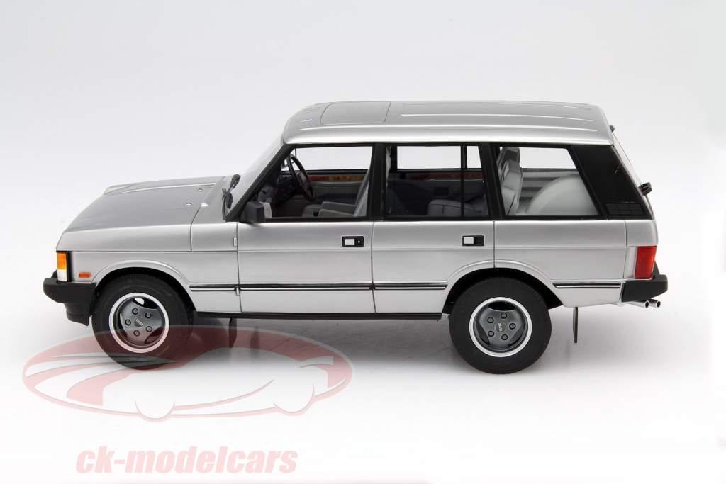 Range Rover Classic Vogue año 1990 colorado plata metálico 1:18 Cult Scale
