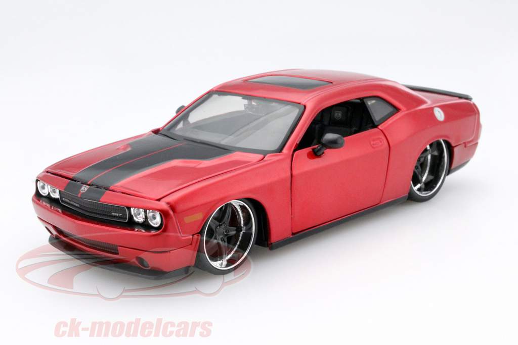 Dodge Challenger année 2008 rouge / noir 1:24 Maisto