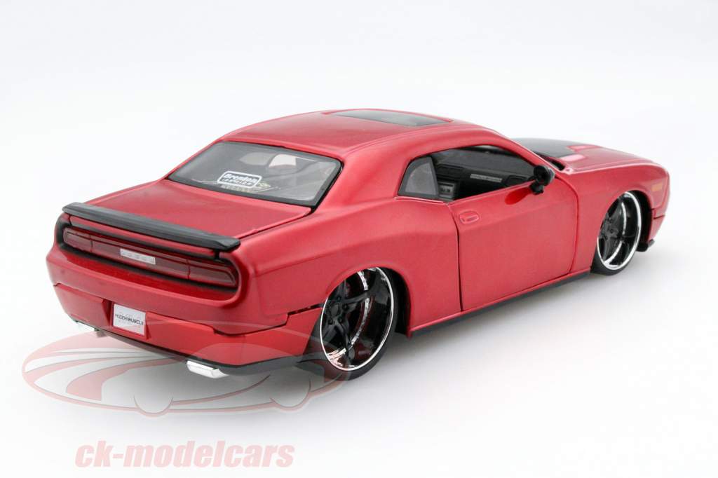 Dodge Challenger année 2008 rouge / noir 1:24 Maisto