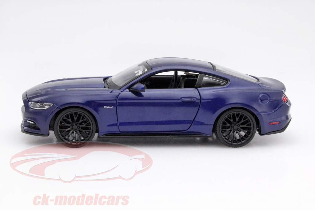 Ford Mustang år 2015 blå 1:24 Maisto