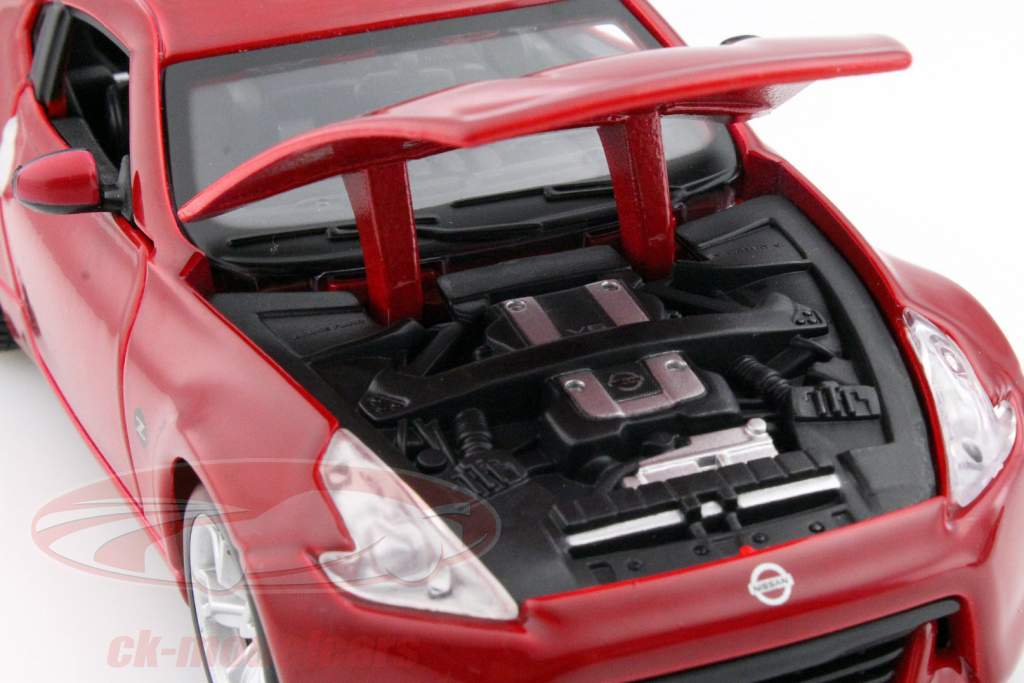 Nissan 370 Z Year 2009 red 1:24 Maisto