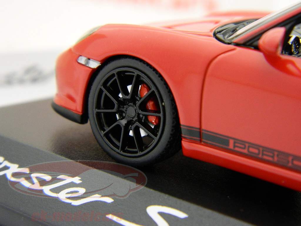 Porsche Boxster Spyder жесткий верх красный / красный 1:43 Minichamps