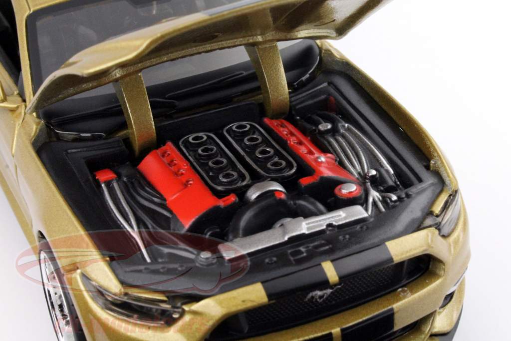 Ford Mustang GT 年 2015 金 / 黑 1:24 Maisto