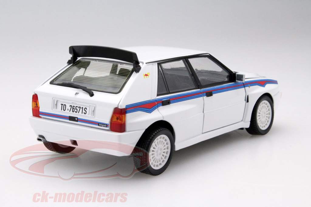 Lancia Delta HF Integrale wit 1:24 Bburago