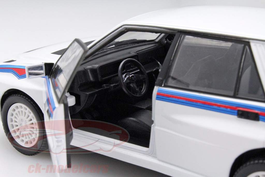 Lancia Delta HF Integrale white 1:24 Bburago