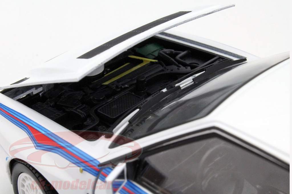 Lancia Delta HF Integrale white 1:24 Bburago