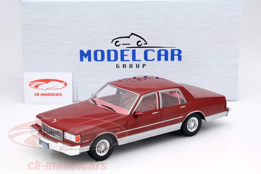 Chevrolet Caprice Classic Sedan rouge 1:18 ModelCar Group