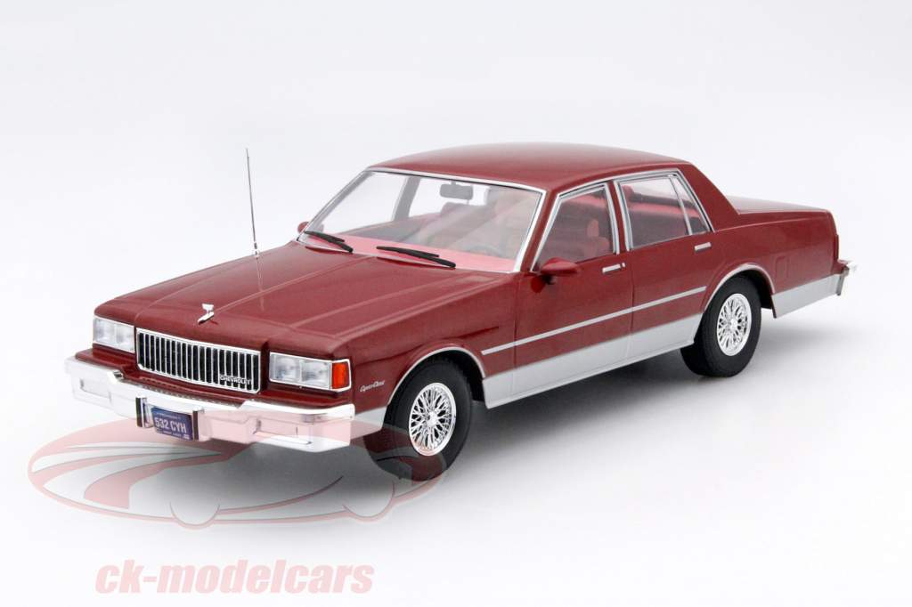 Chevrolet Caprice Classic Sedan rouge 1:18 ModelCar Group