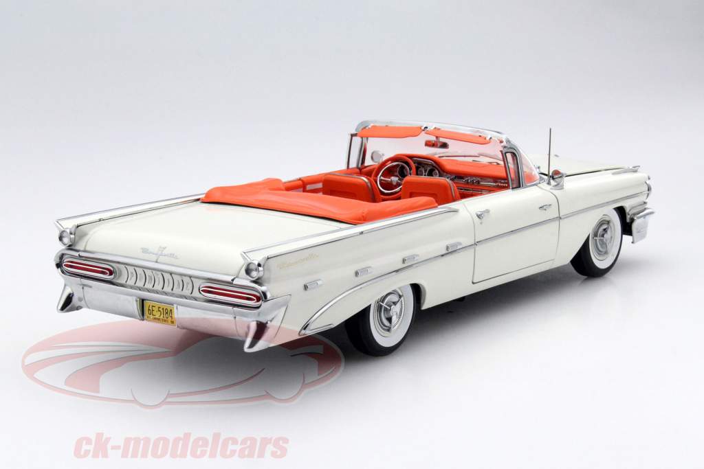 Pontiac Bonneville Open Convertible Baujahr 1959 cameo ivory 1:18 SunStar