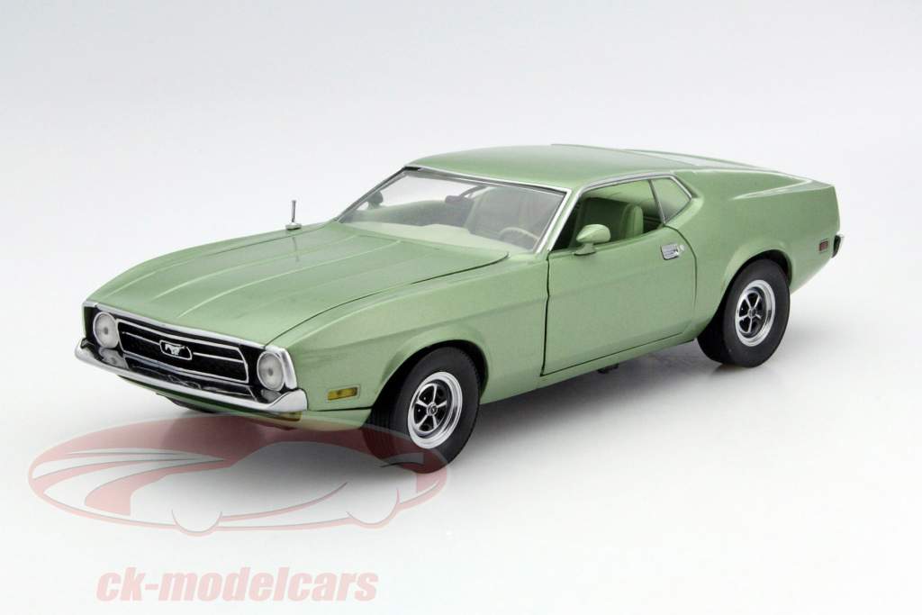 Ford Mustang Sportsroof année 1971 vert 1:18 SunStar