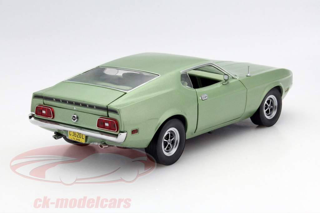 Ford Mustang Sportsroof année 1971 vert 1:18 SunStar
