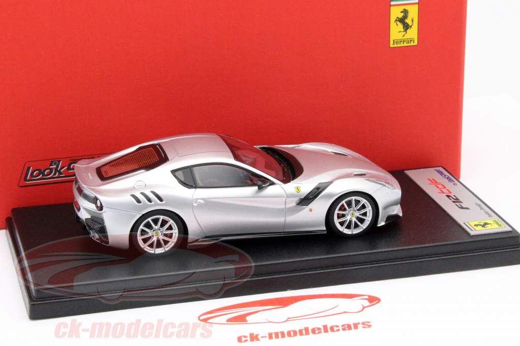 Ferrari F12 TDF année 2015 argent 1:43 LookSmart
