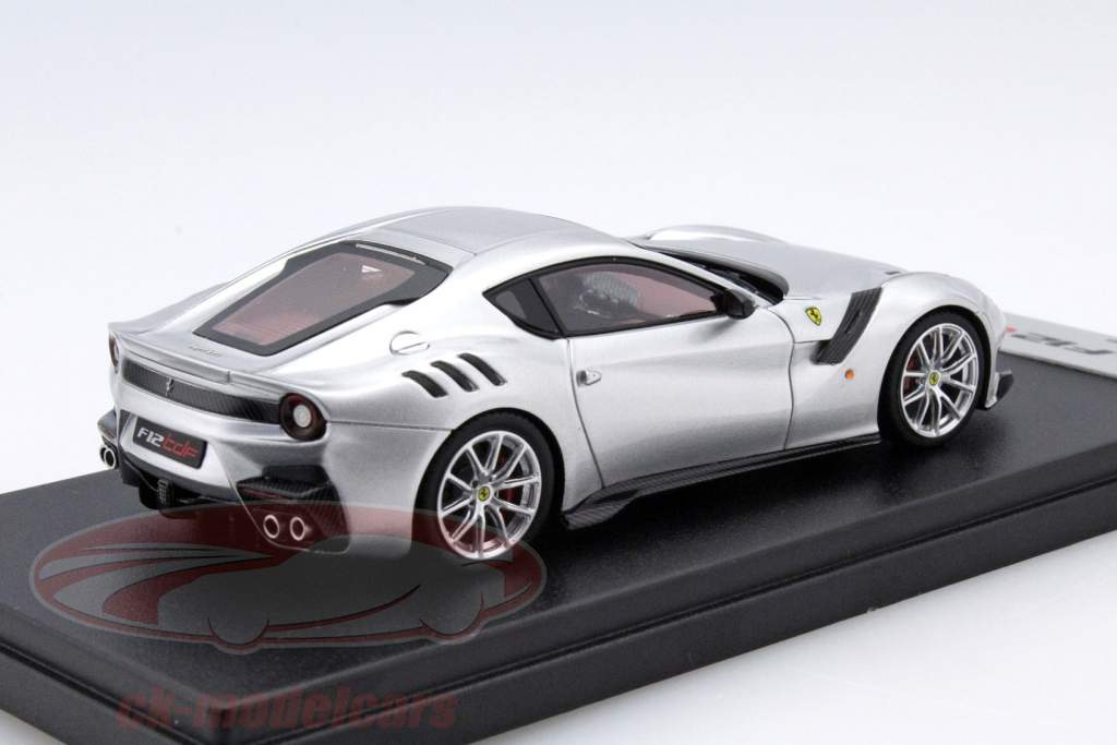 Ferrari F12 TDF année 2015 argent 1:43 LookSmart
