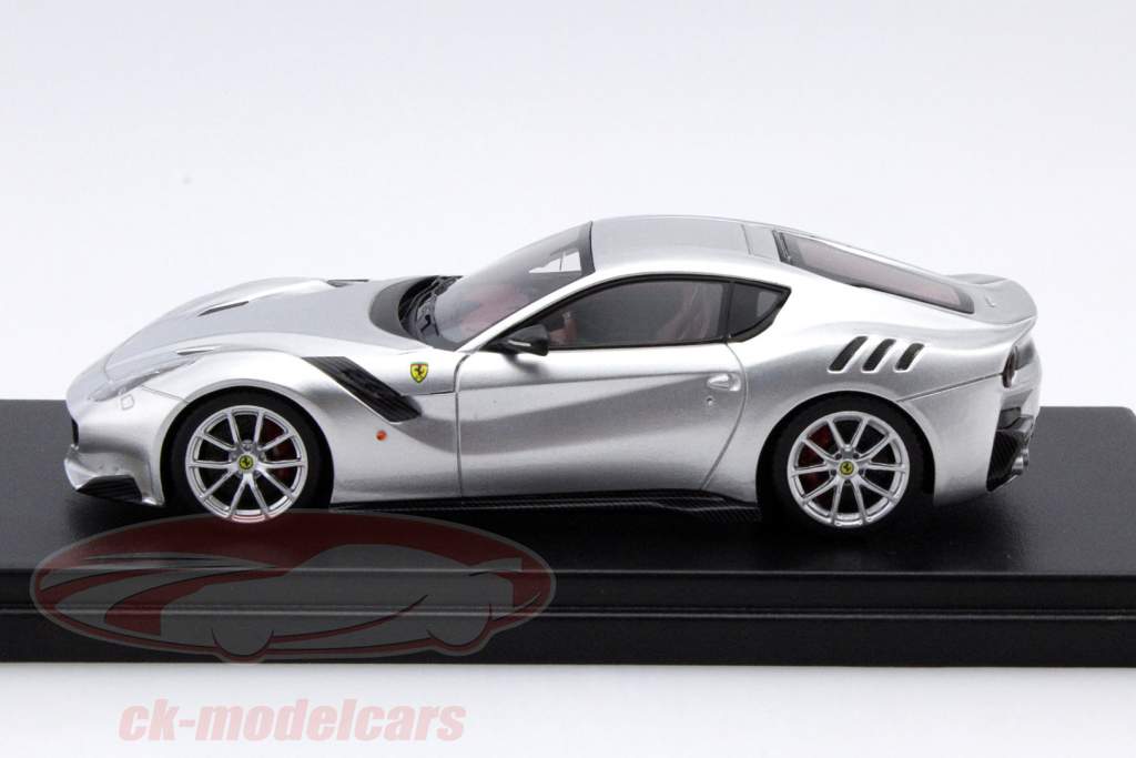 Ferrari F12 TDF année 2015 argent 1:43 LookSmart