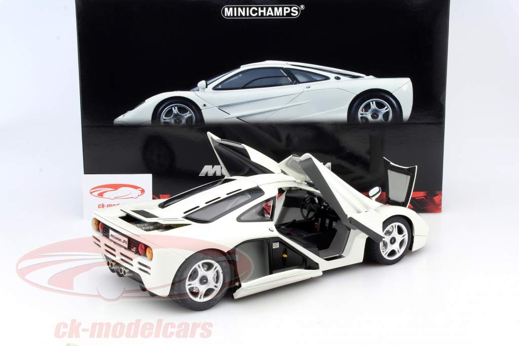 McLaren F1 Roadcar 1994 white 1:12 Minichamps