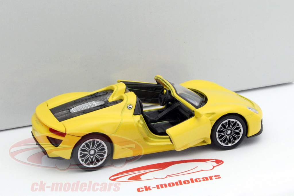 Porsche 918 Spyder Pullback giallo 1:32 Welly