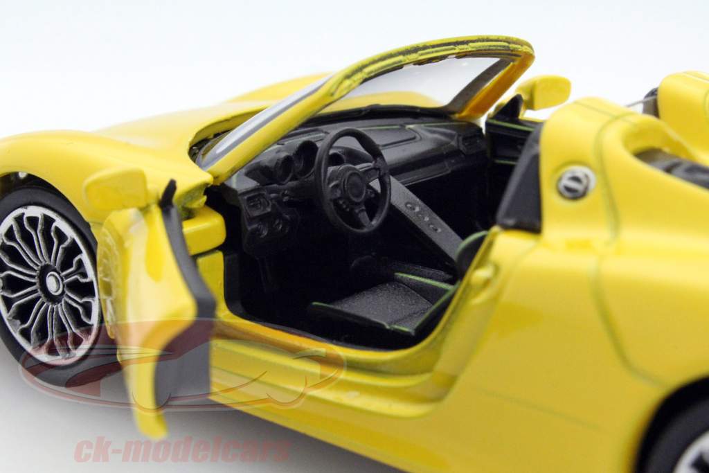 Porsche 918 Spyder Pullback gul 1:32 Welly
