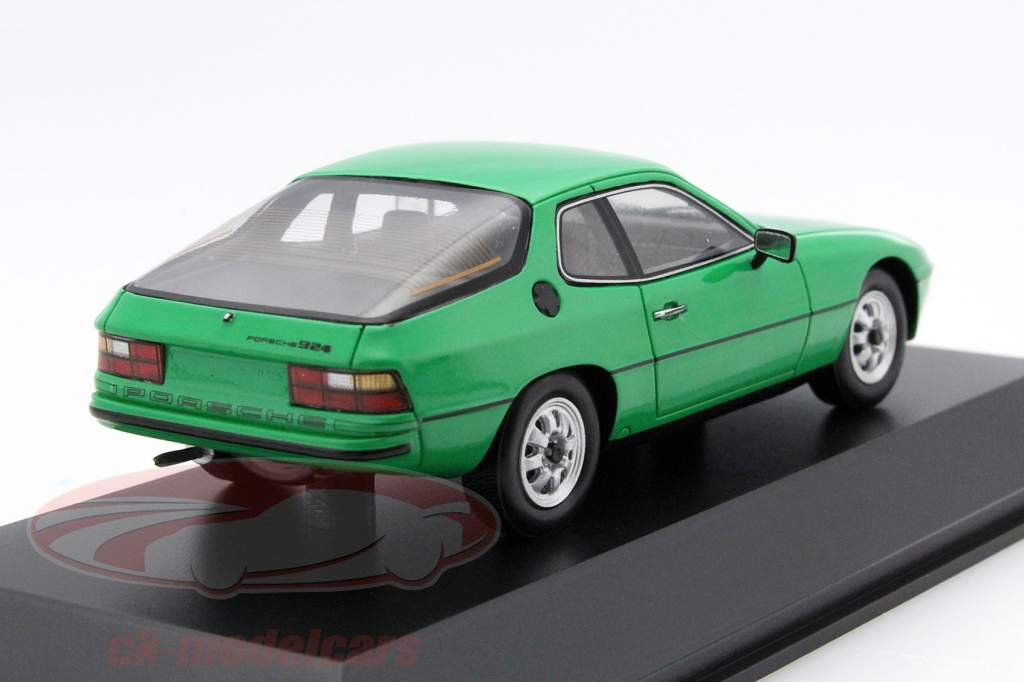 Porsche 924 green 1:43 Spark