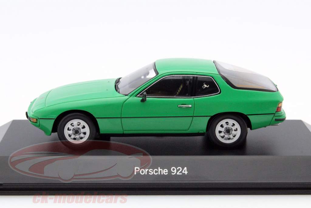 Porsche 924 green 1:43 Spark