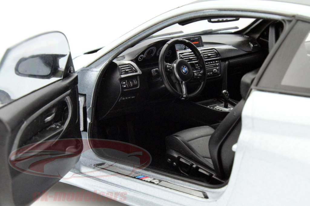 BMW M4 Coupe (F82) anno 2014 silverstone argento 1:18 ParagonModels