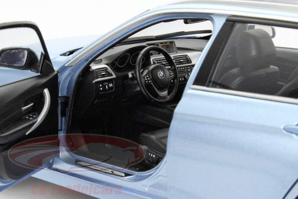 BMW 3 Series Touring (F31) år 2012 væske blå 1:18 ParagonModels