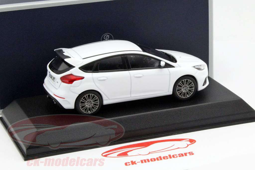 Ford Focus RS jaar 2016 wit 1:43 Norev