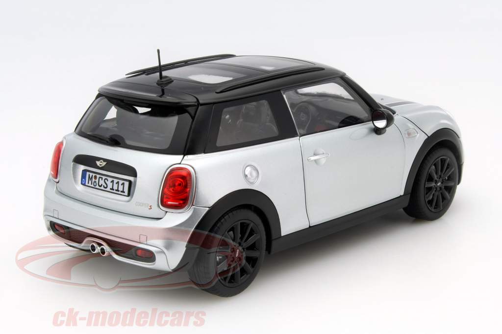 Mini Cooper S год 2015 серебряный 1:18 Norev