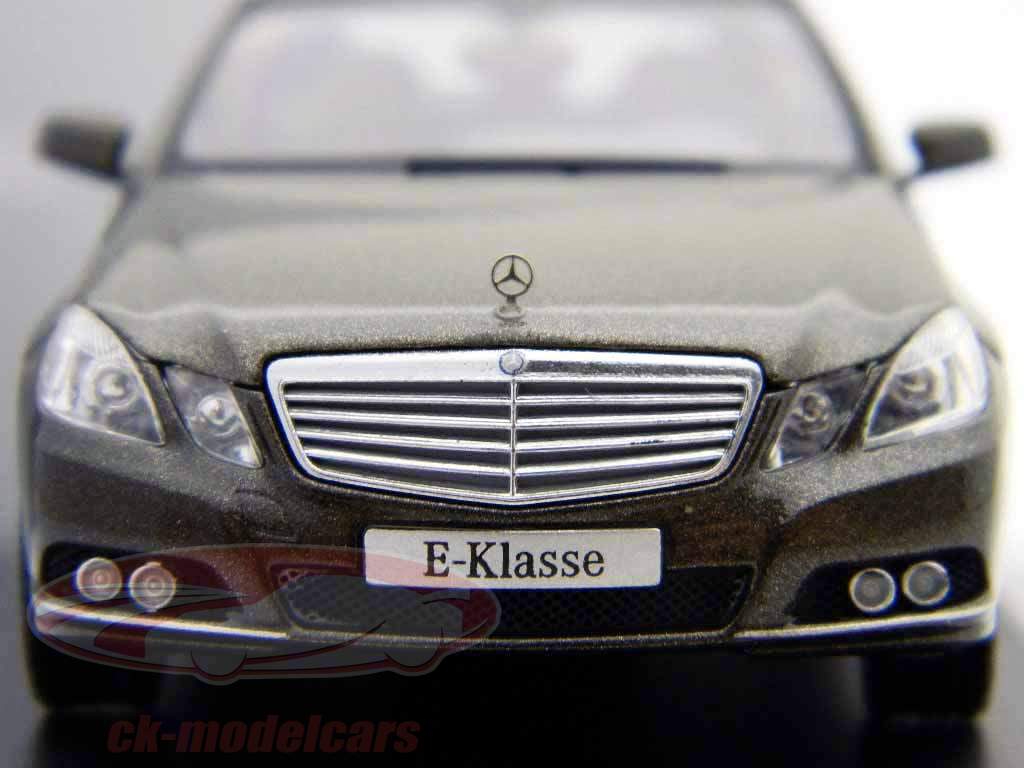 Mercedes-Benz E-Class Estate indiumgrau 1:43 Schuco