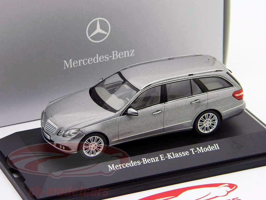 梅赛德斯 - 奔驰E级旅行车钯银/钯银旭格1:43