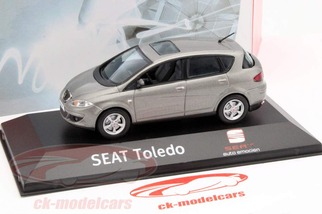 Seat Toledo anno 2004 sombra grigio 1:43 Ixo