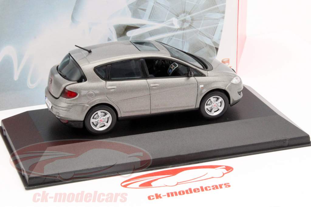 Seat Toledo anno 2004 sombra grigio 1:43 Ixo