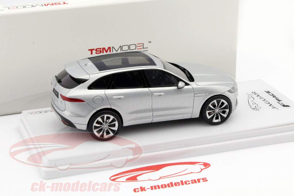 Jaguar F-Pace год 2016 серебряный 1:43 TrueScale