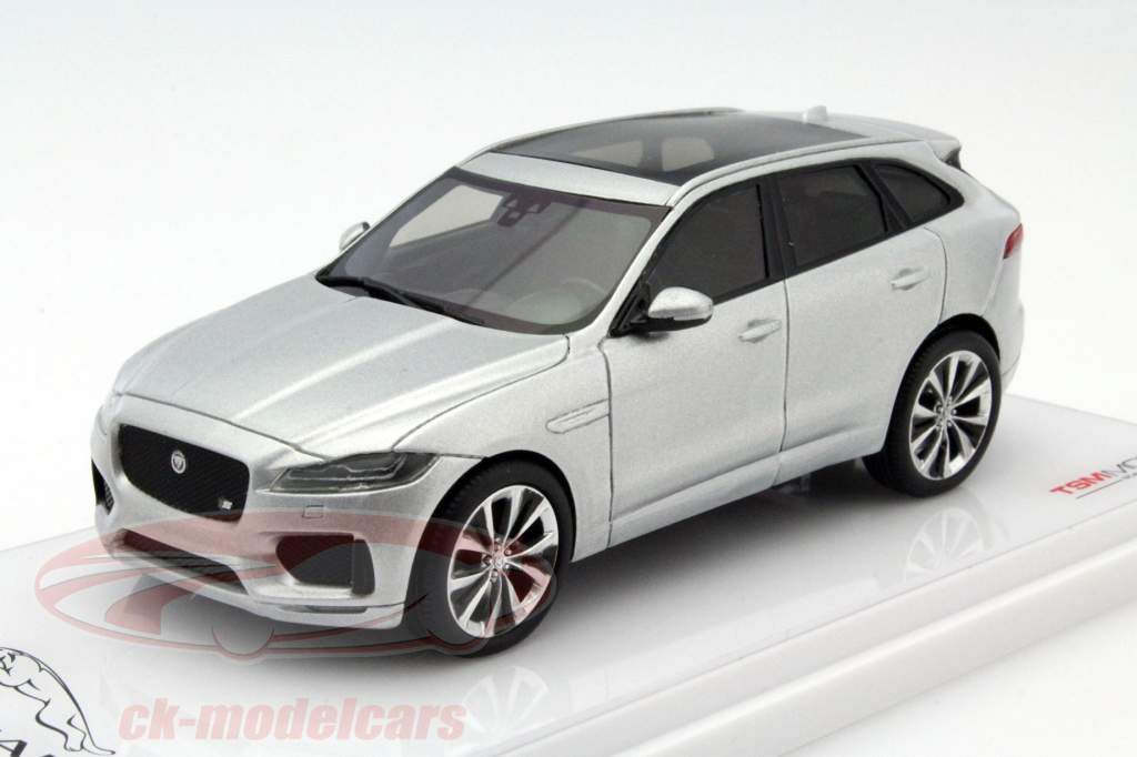 Jaguar F-Pace год 2016 серебряный 1:43 TrueScale