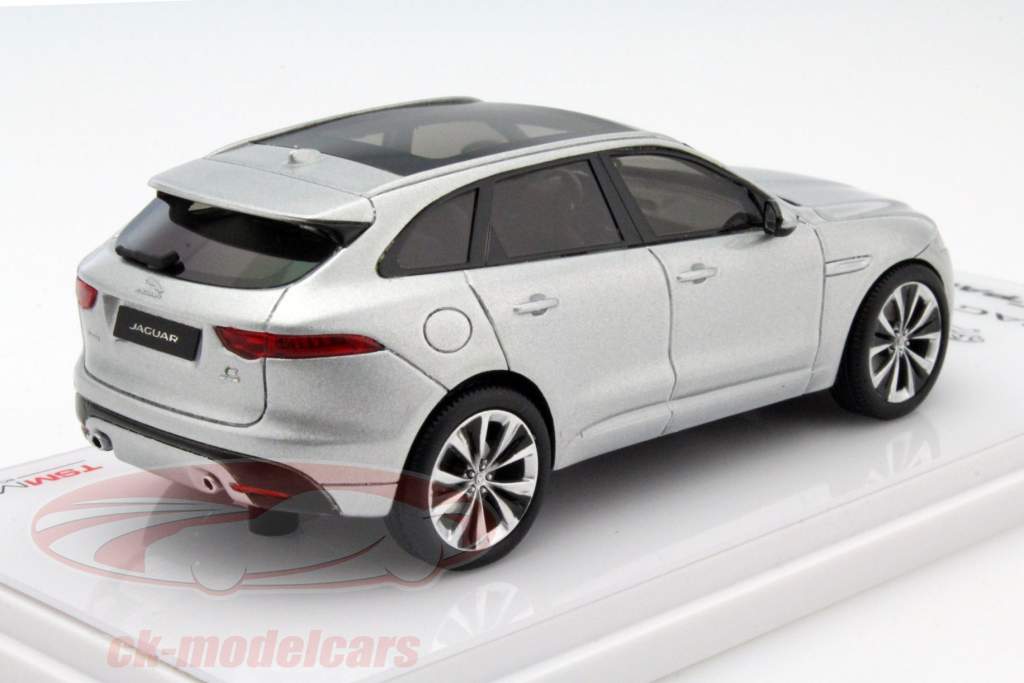 Jaguar F-Pace год 2016 серебряный 1:43 TrueScale