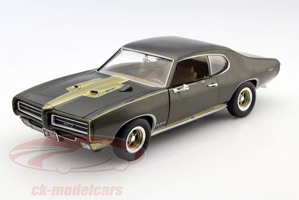 Pontiac GTO Royal Bobcat Edition año 1969 verde metálico 1:18 autoworld